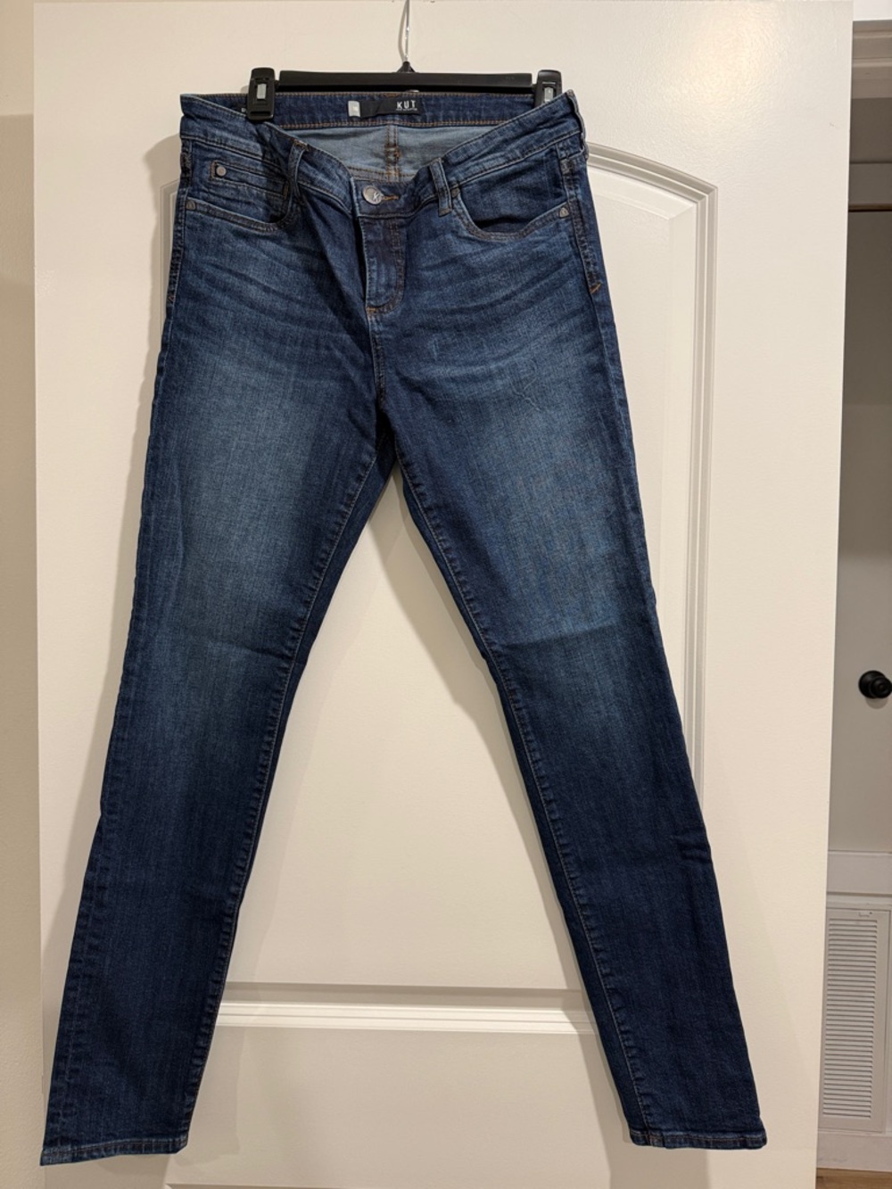Kut from the Kloth Skinny Jeans in Dark Blue Wash